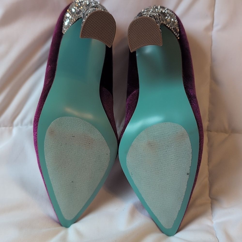 Betsey Johnson 5.5 Corie Purple Velvet Heels With Rhinestone Studded Heels, NEW - Picture 2 of 9